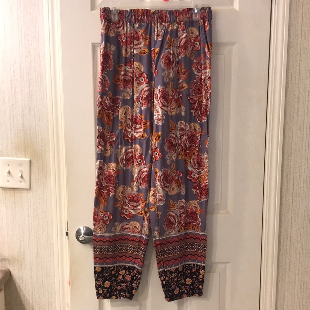 Women’s relaxed floral print pant